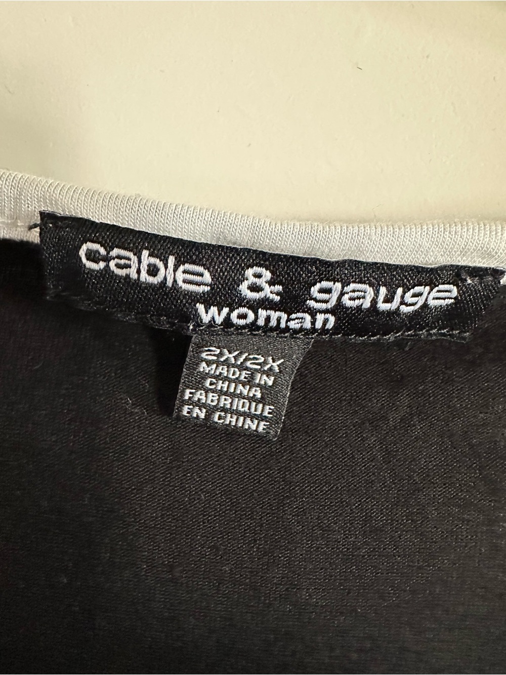 Cable & Gauge Black w/ White Zip Trim Hi-Low Tunic Top, 2X EUC - Picture 7 of 10